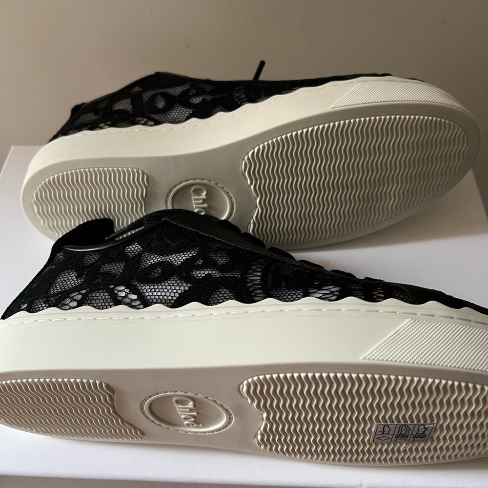 Size 9 Chloe lace sneaker